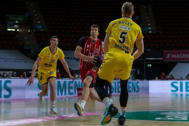 在防守端 在防守端