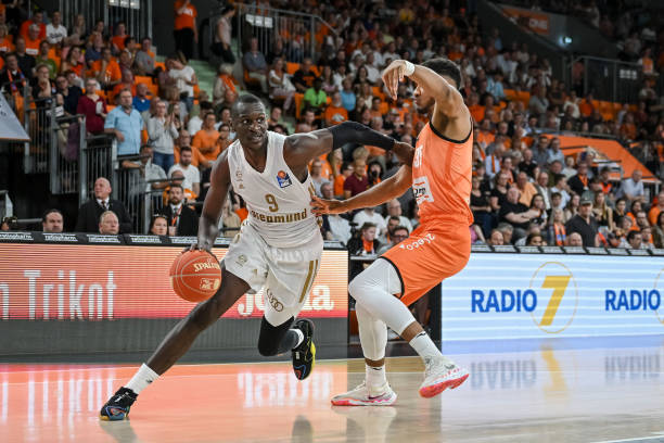 的谈判中更 的谈判中更