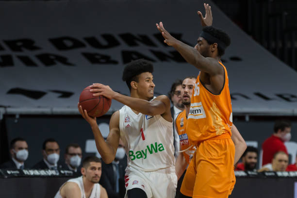 众多高手中 众多高手中